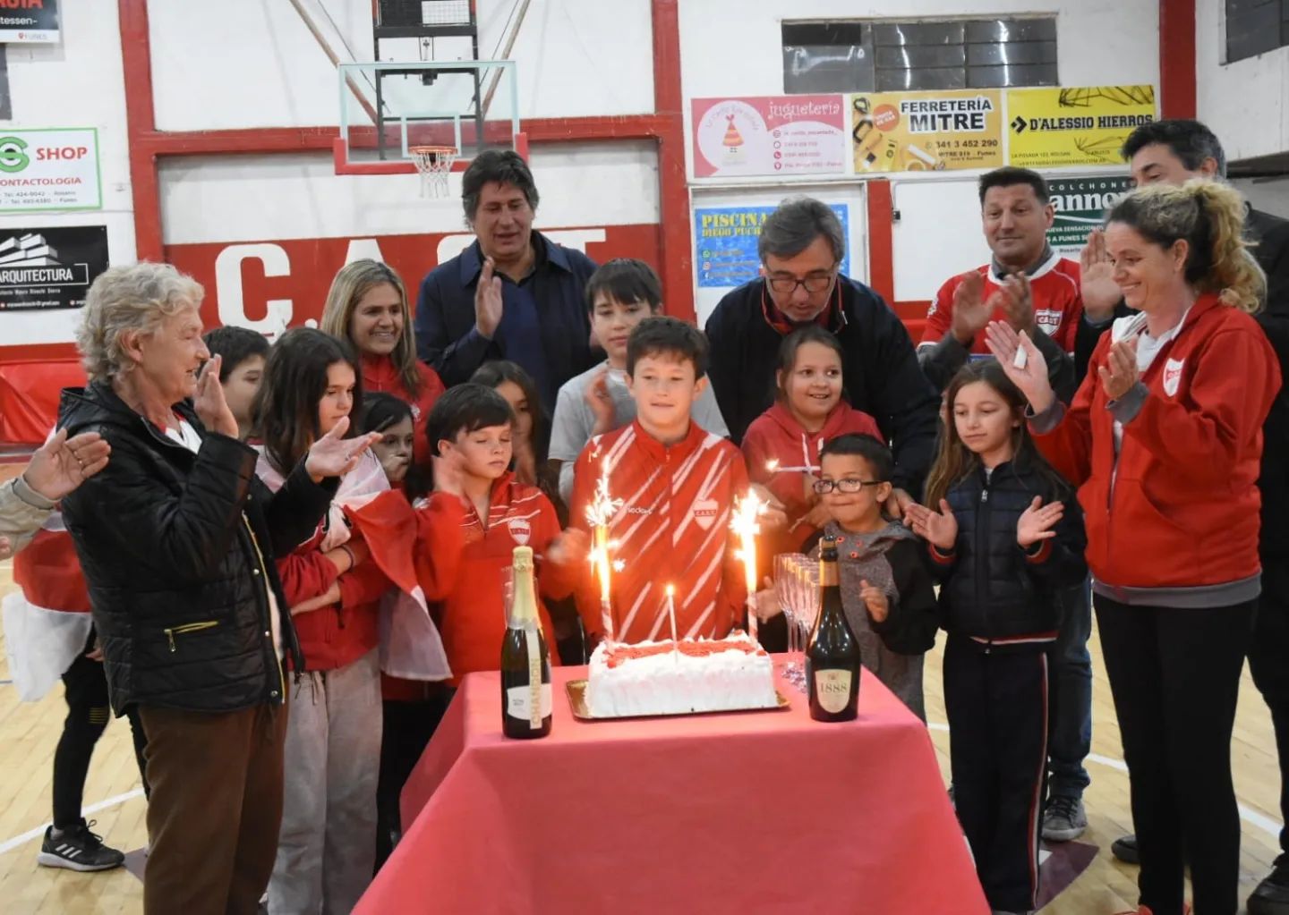 San Telmo festejó sus 79 años con una gran fiesta en la ciudad
